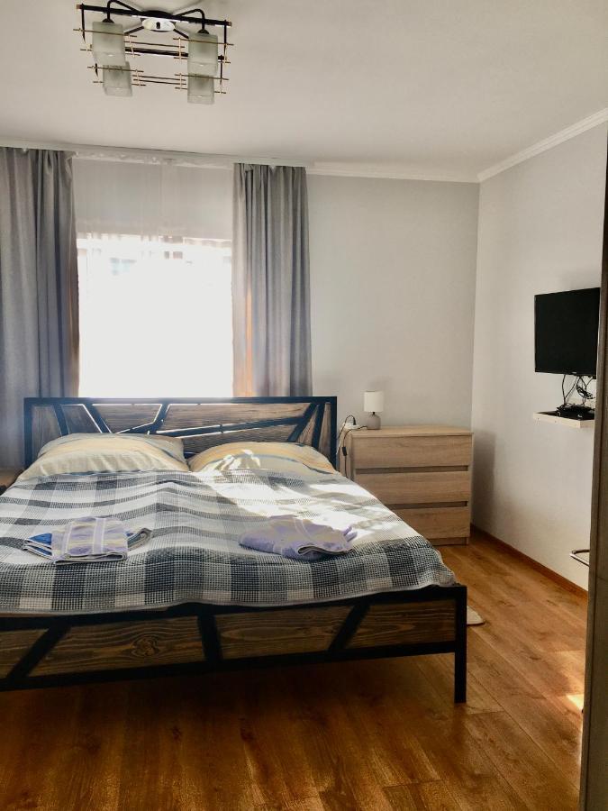 шум черемоша на березі річки Apartment